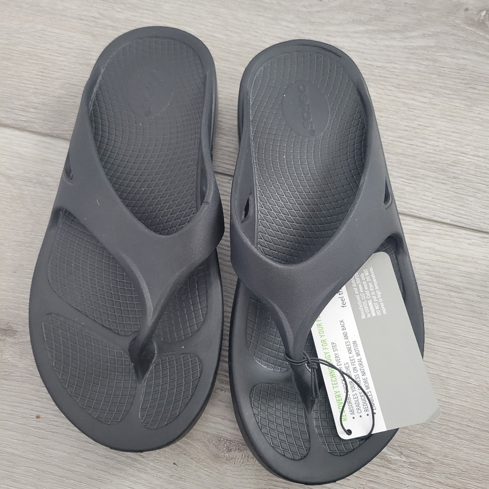 OOFOS  sports recovery sandal